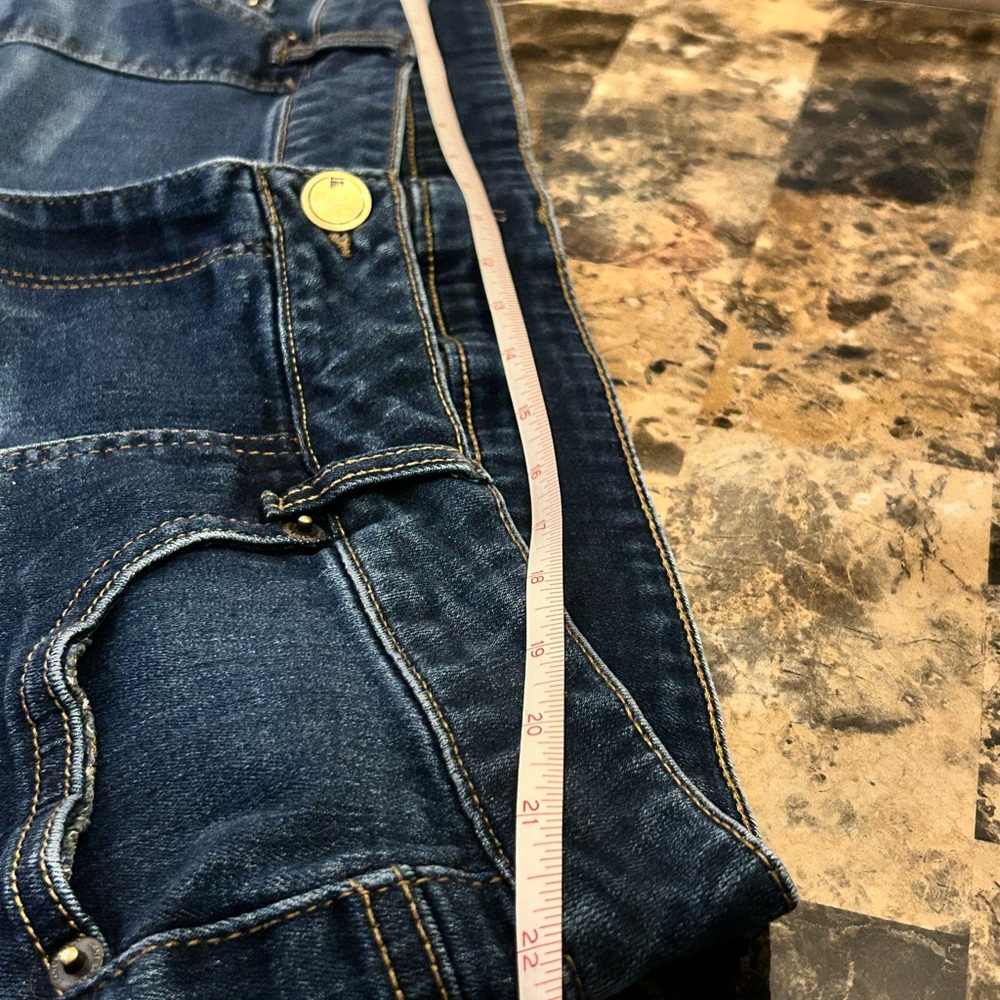 R | WOMENS | DENIM  SHORTS | Size 24 - Picture 5 of 8